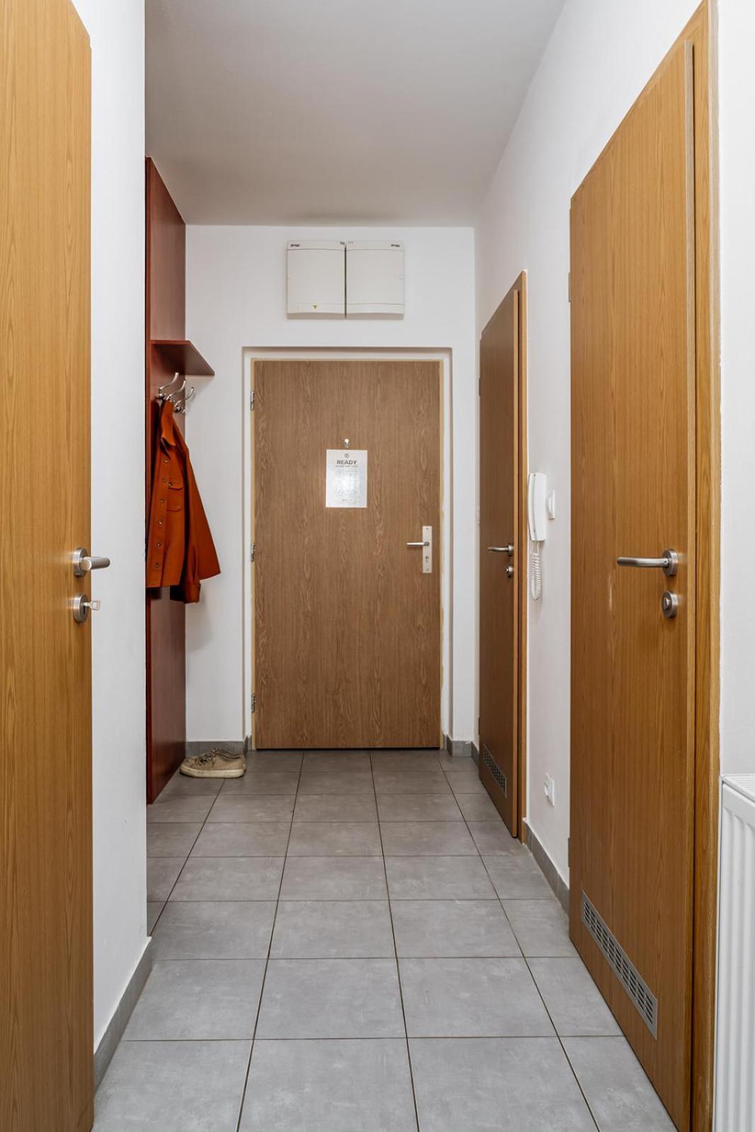 Prague Days - Bright Apartment - Balcony - Private Parking Экстерьер фото