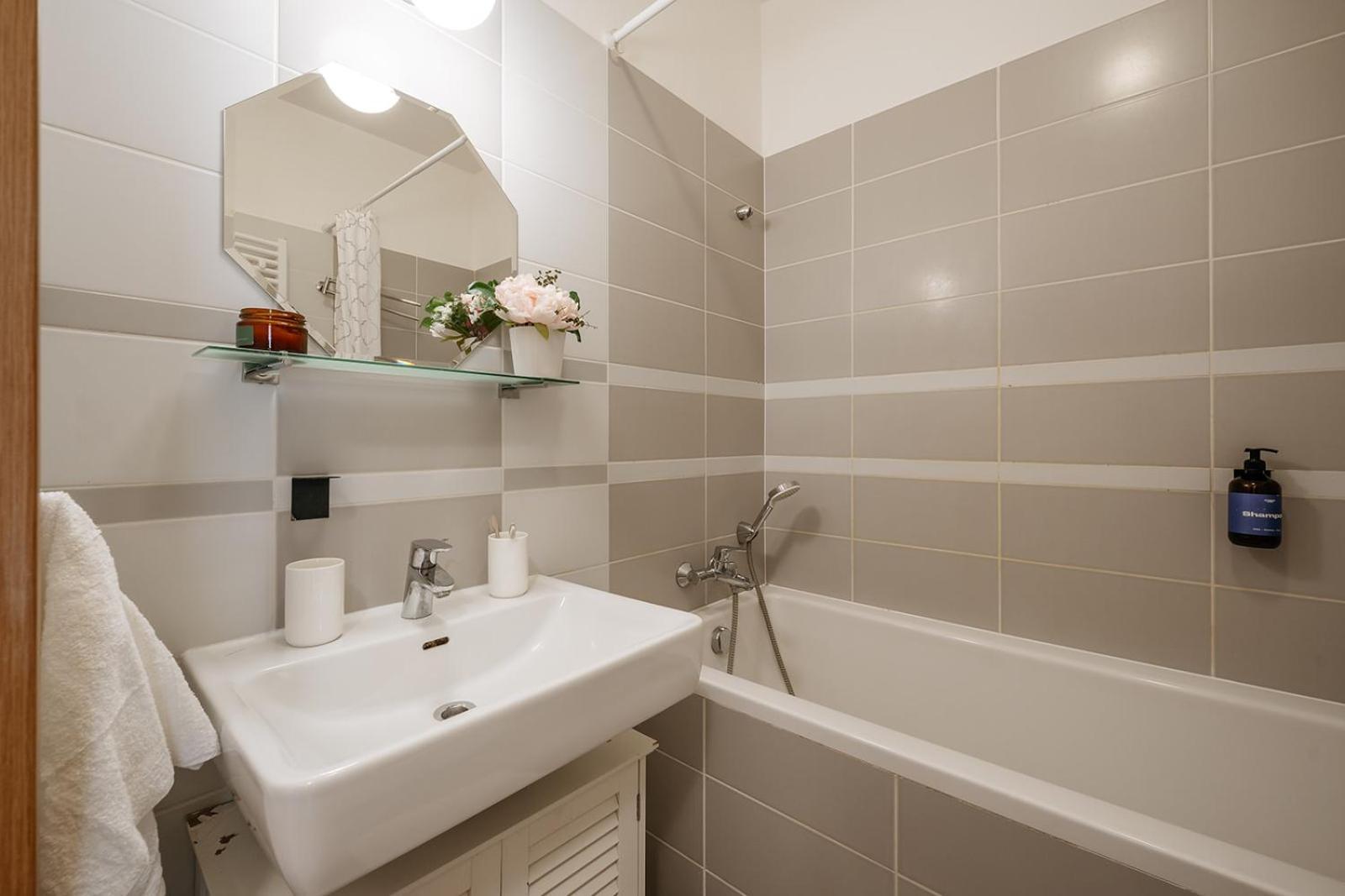 Prague Days - Bright Apartment - Balcony - Private Parking Экстерьер фото