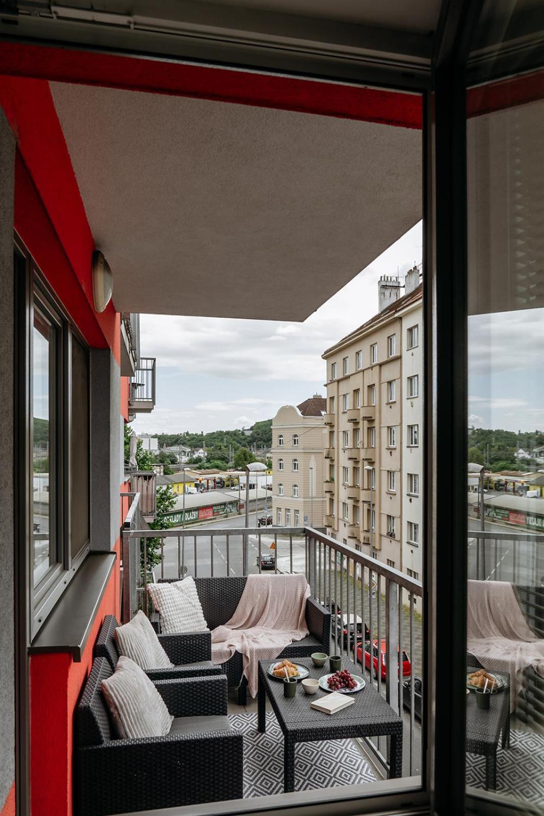 Prague Days - Bright Apartment - Balcony - Private Parking Экстерьер фото