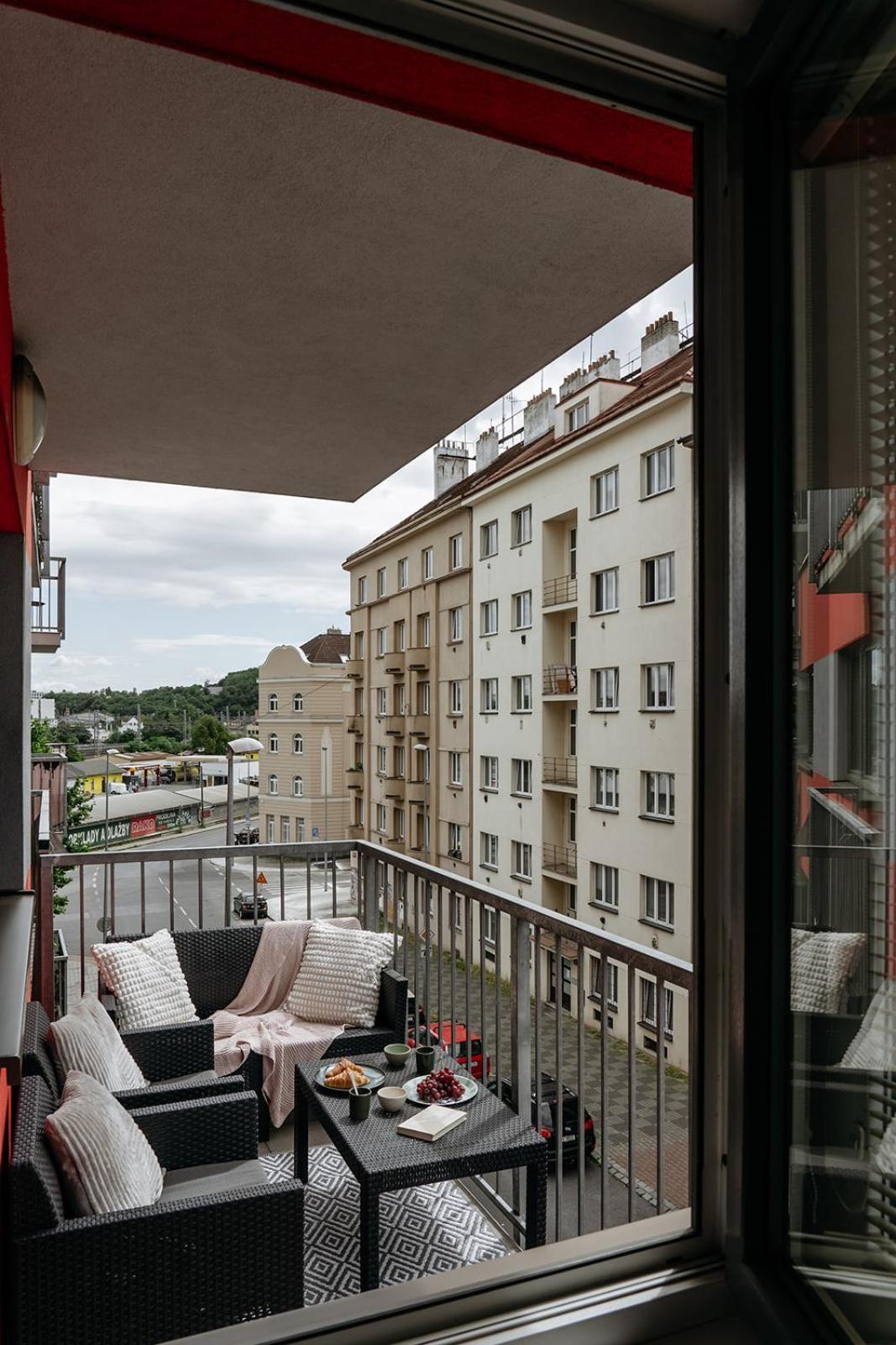 Prague Days - Bright Apartment - Balcony - Private Parking Экстерьер фото
